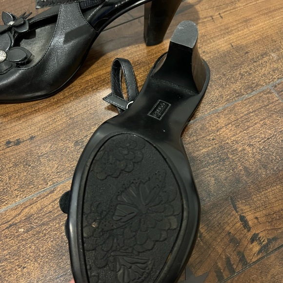 Connie Black Flower Heels - Picture 6 of 8